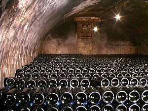 Bottles-ageing-in-cellar300