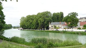 Canal-at-Mareuil300